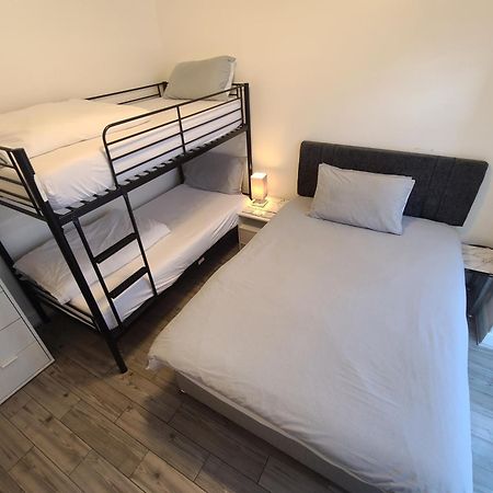 Gatwick Rooms-Travel Service-Airport Parking Ifield المظهر الخارجي الصورة