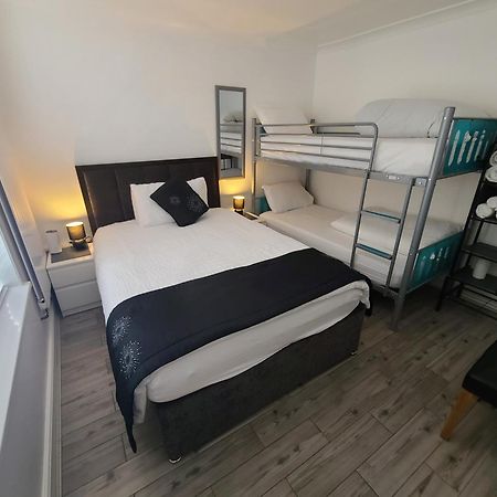 Gatwick Rooms-Travel Service-Airport Parking Ifield المظهر الخارجي الصورة