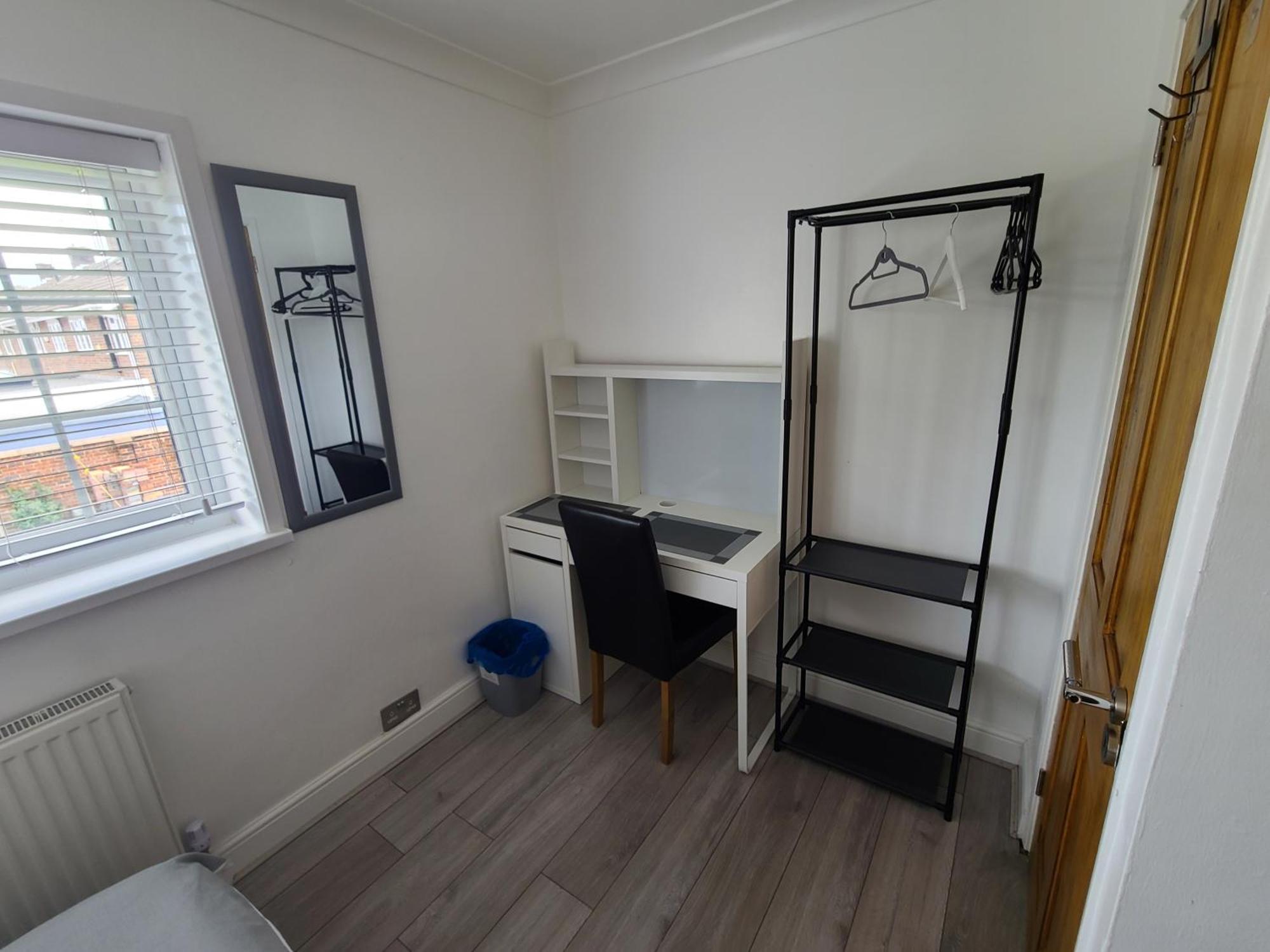 Gatwick Rooms-Travel Service-Airport Parking Ifield المظهر الخارجي الصورة