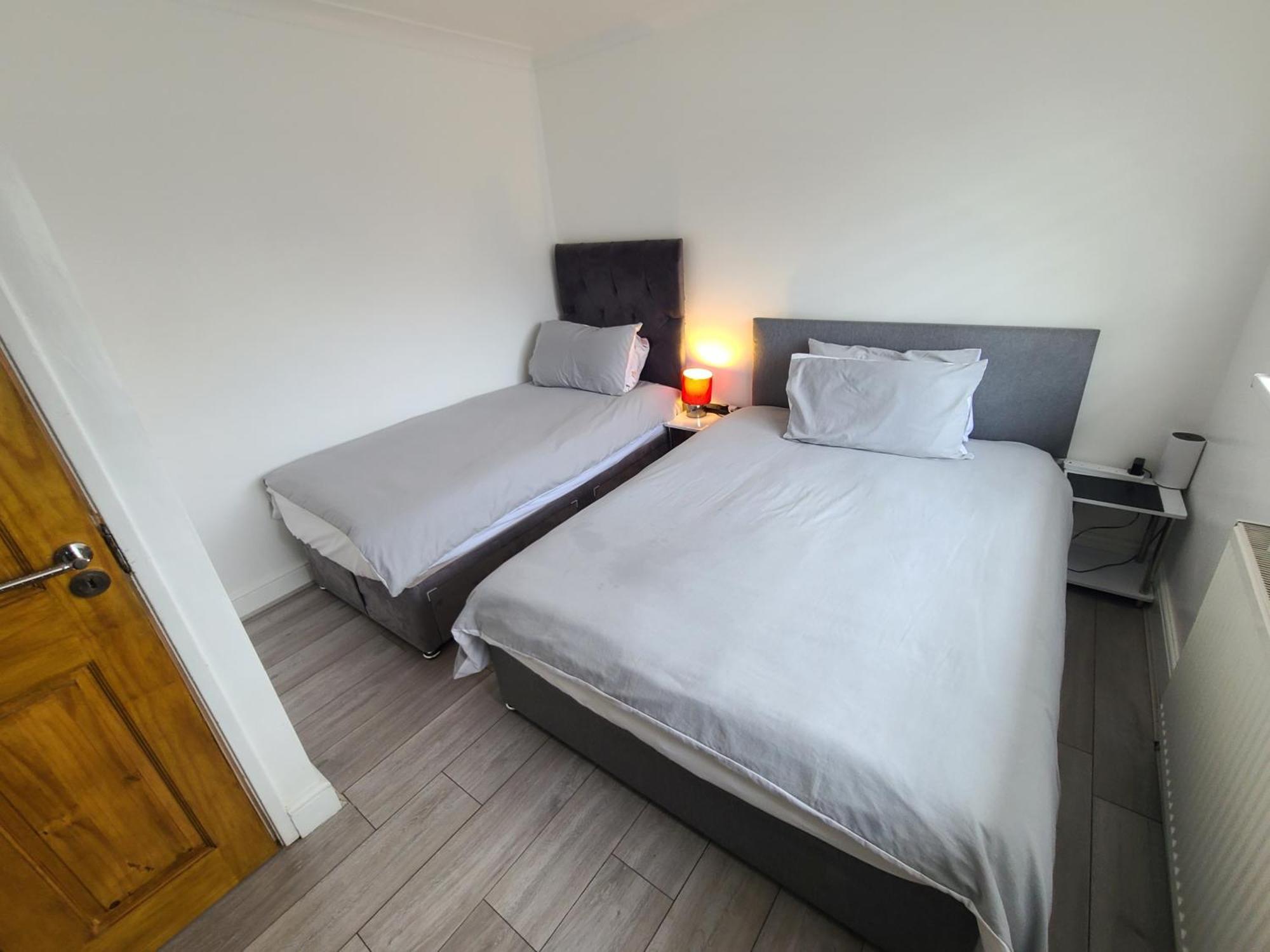 Gatwick Rooms-Travel Service-Airport Parking Ifield المظهر الخارجي الصورة