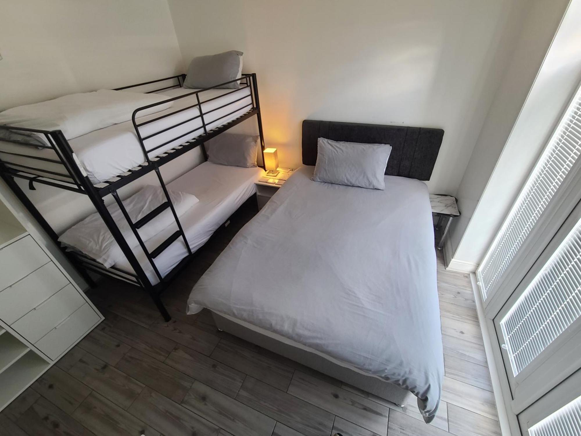 Gatwick Rooms-Travel Service-Airport Parking Ifield المظهر الخارجي الصورة