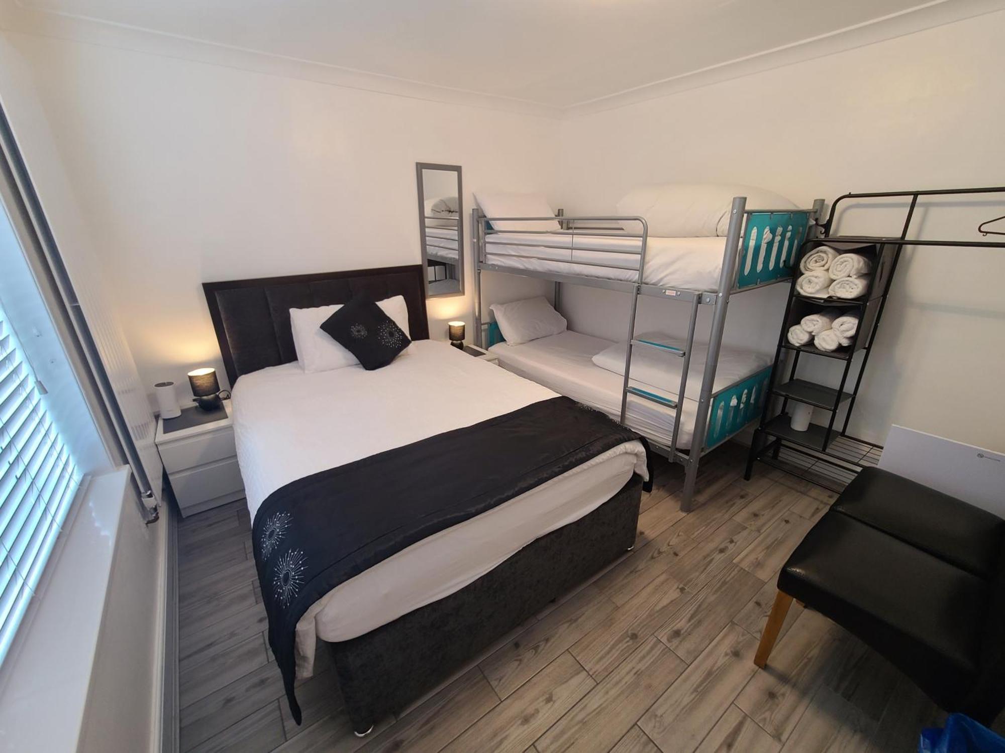 Gatwick Rooms-Travel Service-Airport Parking Ifield المظهر الخارجي الصورة