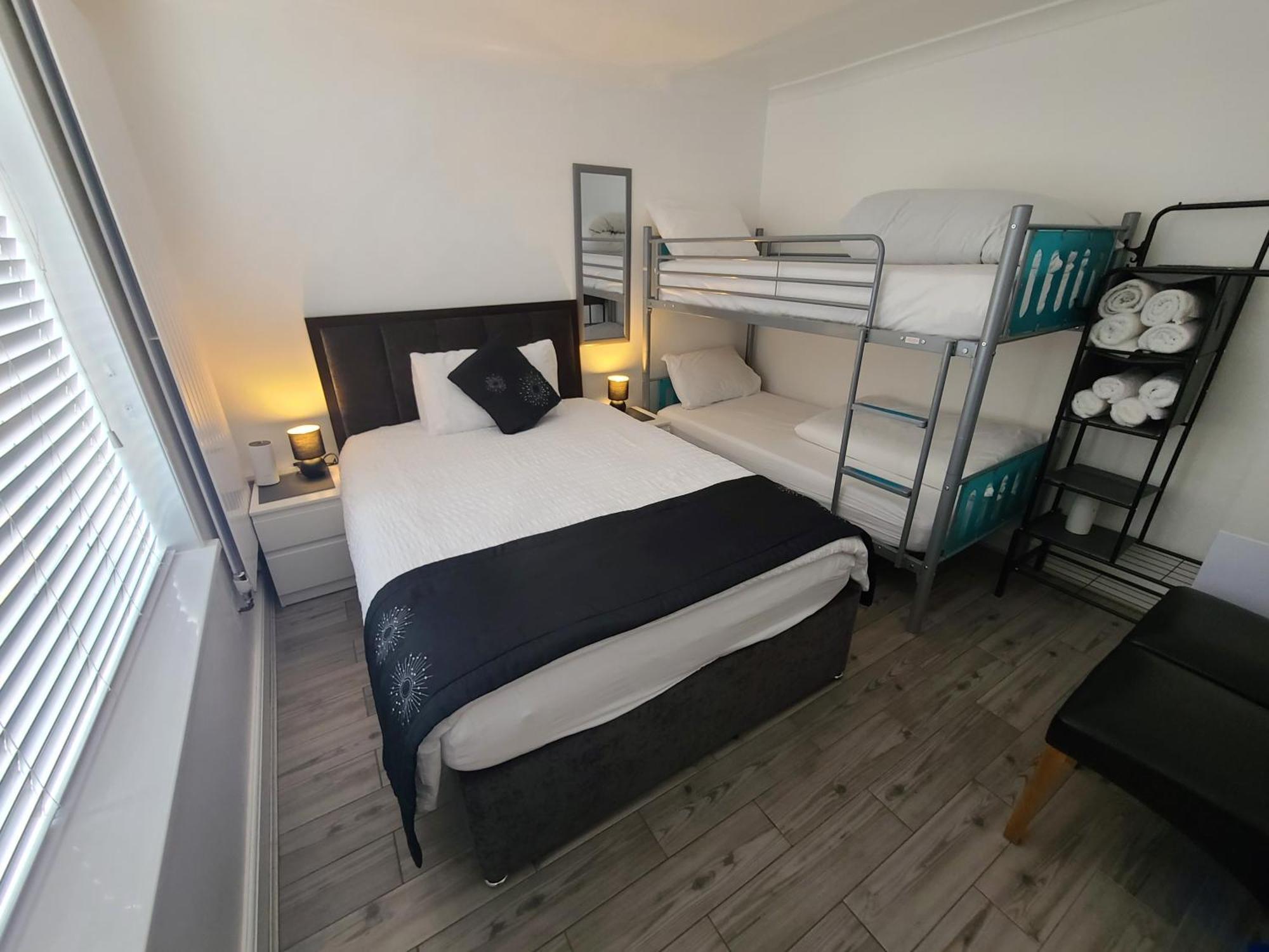 Gatwick Rooms-Travel Service-Airport Parking Ifield المظهر الخارجي الصورة