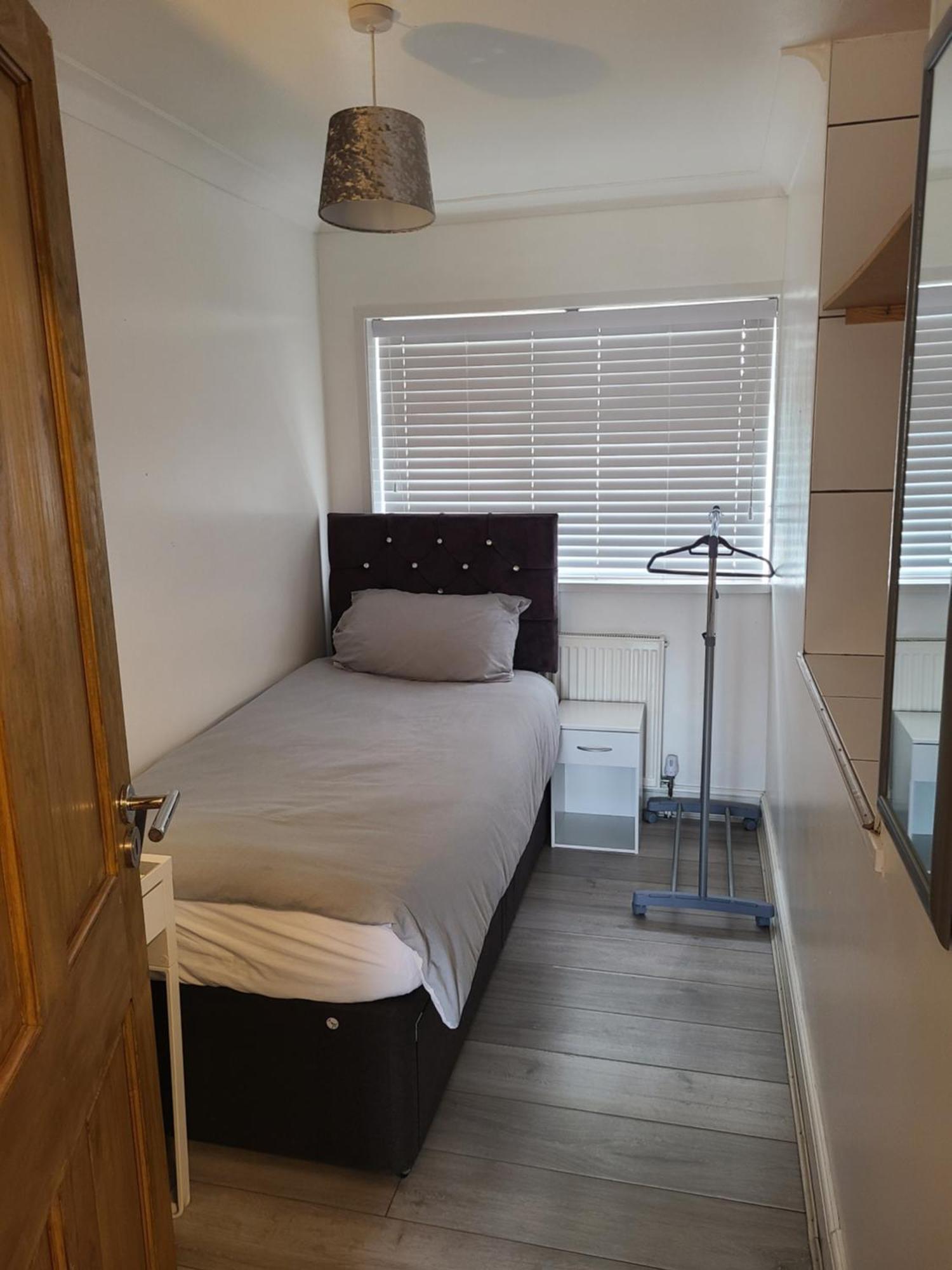 Gatwick Rooms-Travel Service-Airport Parking Ifield المظهر الخارجي الصورة
